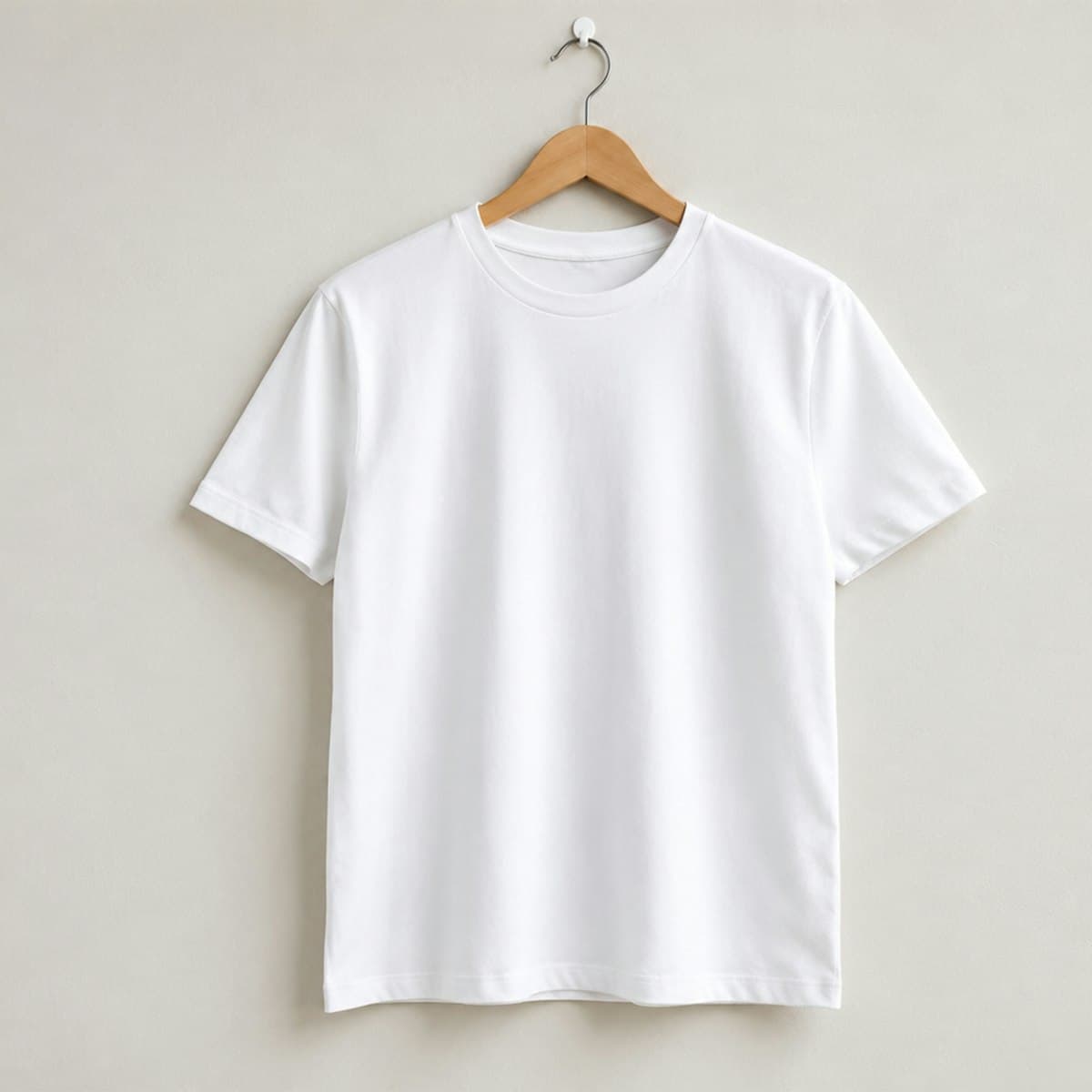 Camiseta blanca de cuello redondo lista para estampar