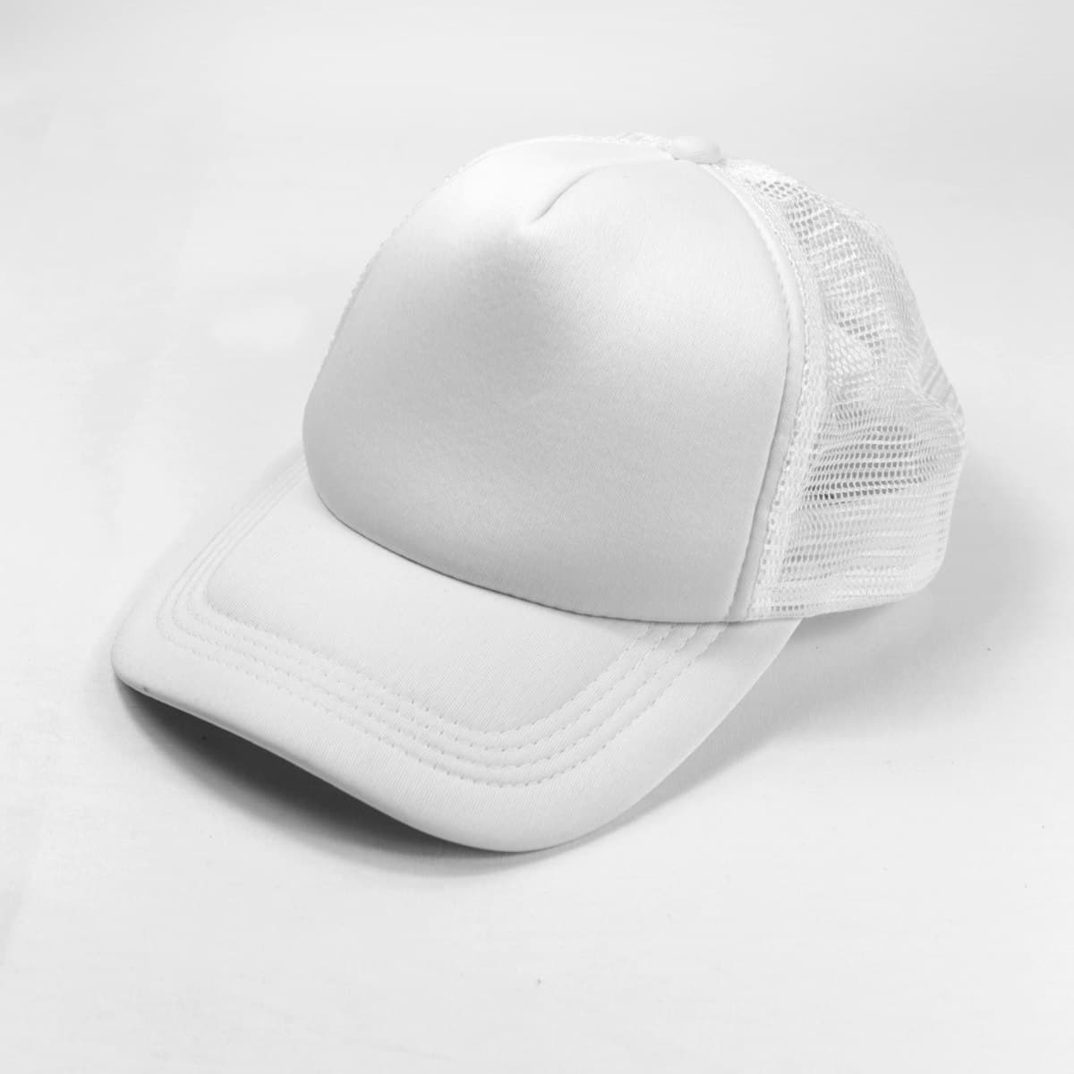 Gorra lisa lista para bordar con el logo de tu empresa